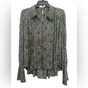 Free People Modern Muse Snakeskin Blouse Size Medium Tie Detail Button Front